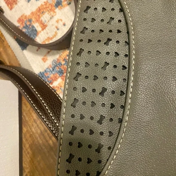 Chala Beagle Crossbody Handbag - Picture 3 of 6